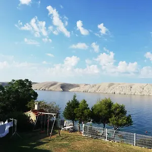 https://apartmani-beach-miskovici-otok-pag.hotelinzadar.com