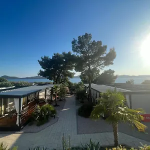 https://dalmaris-camp-prestige-mobile-homes-biograd-na-moru.hotelinzadar.com