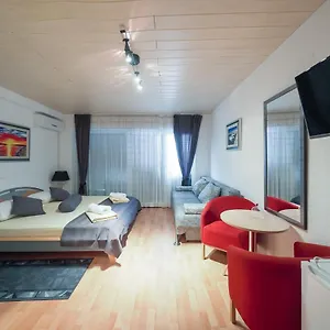 Lanterna 3* Turanj